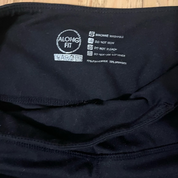 Along Fit Leggings - Picture 3 of 3